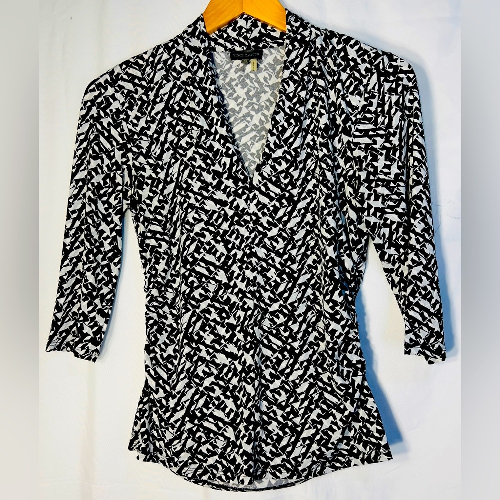 Vince Camuto Women’s V Neck Top Black and White Printed , 3/4 sleeves Size PS